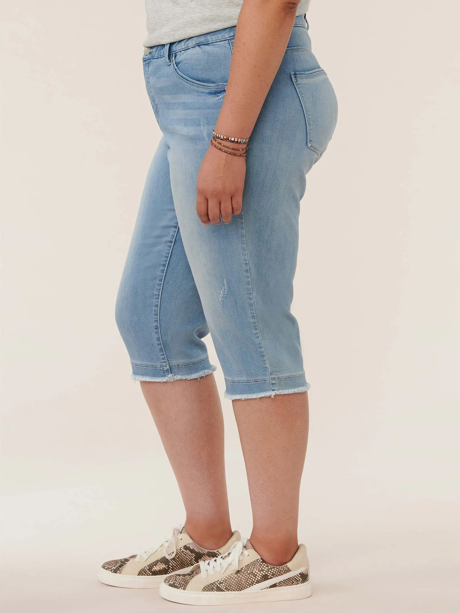 PLUS SIZE capri- "Ab"solution® Light Blue Denim Fray Hem Skimmer Jeans